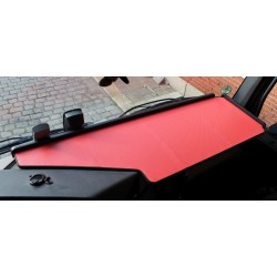 Mercedes Actros Giga Space MP4 & MP5 durchgehender LKW-Tisch Kante schwarz Antirutschmatte rot Beispielbild