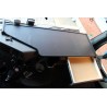 Mercedes Actros Stream Space MP4 & MP5 durchgehender LKW-Tisch mit Auszug Kante schwarz Antirutschmatte schwarz Armaturenbrett