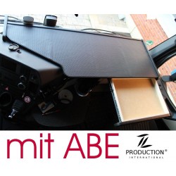 Mercedes Actros Big Space MP4 & MP5 durchgehender LKW-Tisch mit Auszug Kante schwarz Antirutschmatte schwarz mit ABE