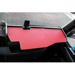 MAN TGX durchgehender LKW-Tisch mit Ausschnitt Kante beige Matte rot Beispielbild