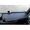 MAN TGL durchgehender LKW-Tisch mit Ausschnitt Kante schwarz Matte schwarz im Fahrerhaus montiert