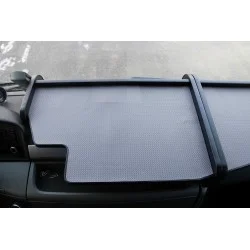 MAN TGX 2018-2020 Mittelablagein schwarz-grau im Fahrerhaus montiert