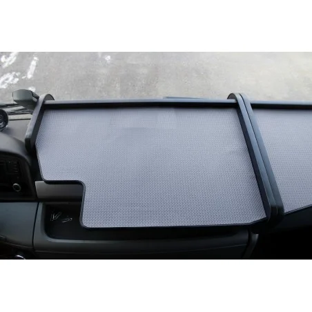 MAN TGM 2018-2020 Mittelablagetisch in schwarz-grau im Fahrerhaus montiert