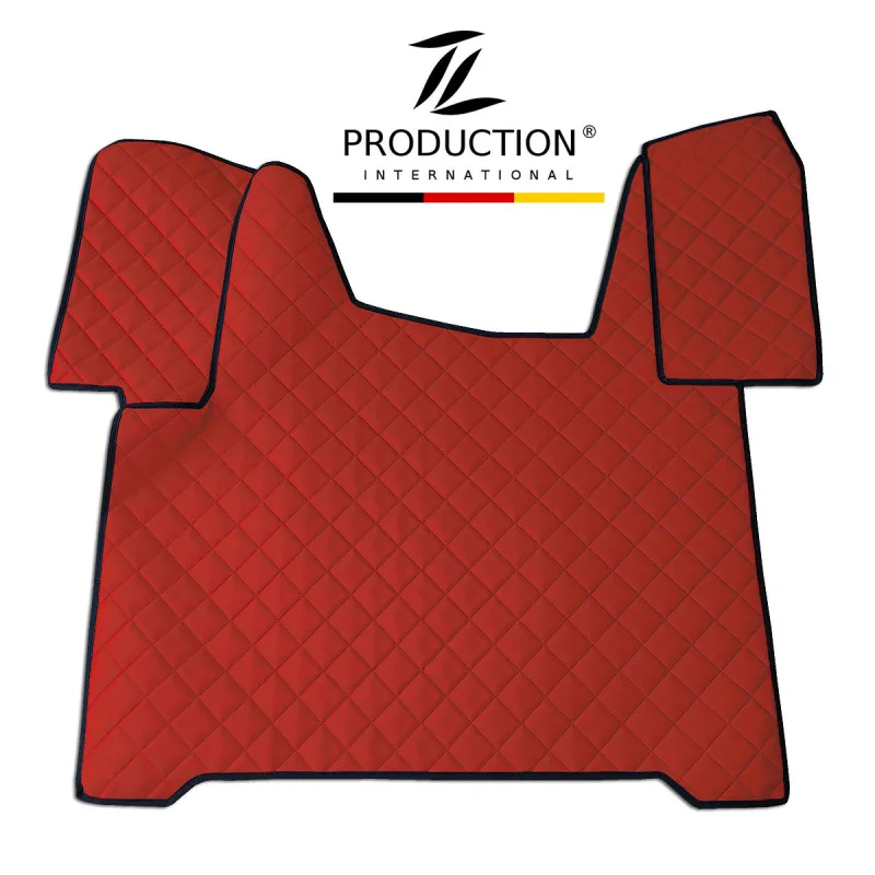 Auf weißem Hintergrund ist eine rote, gesteppte Kunstleder-Tunnelabdeckung mit schwarzen Kanten zu sehen. Sie wurde für den MAN TGS entworfen und weist eine symmetrische Form mit Abschnitten für die Armaturenbrett- und Lenkradseiten auf. Darüber befindet sich das Logo „TL Production International“.