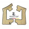 Beige, gesteppte Sitzsockelverkleidung mit schwarzem Rand passen sich den Konturen des Fahrzeugs an und erzeugen einen stilisierten Rahmeneffekt um das Logo „ZL Production International“. Sie sind aus strapazierfähigem Kunstleder gefertigt und passen perfekt zu MAN TGS-Fahrzeugen.