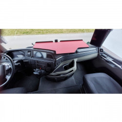 MAN TGX ab 2020 OptiView durchgehender LKW-Tisch Kante schwarz Antirutschmatte rot Innenansicht LKW
